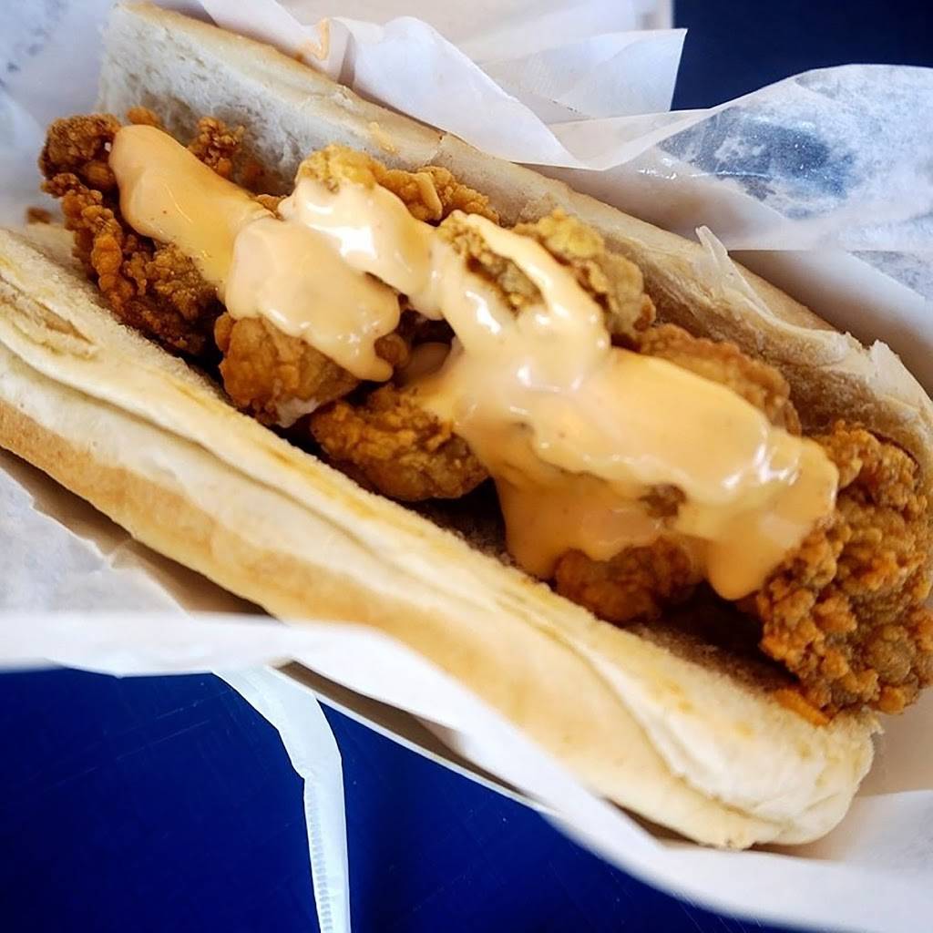 Macs On the Pier | restaurant | 265 Commercial St, Wellfleet, MA 02667, USA | 5083499611 OR +1 508-349-9611