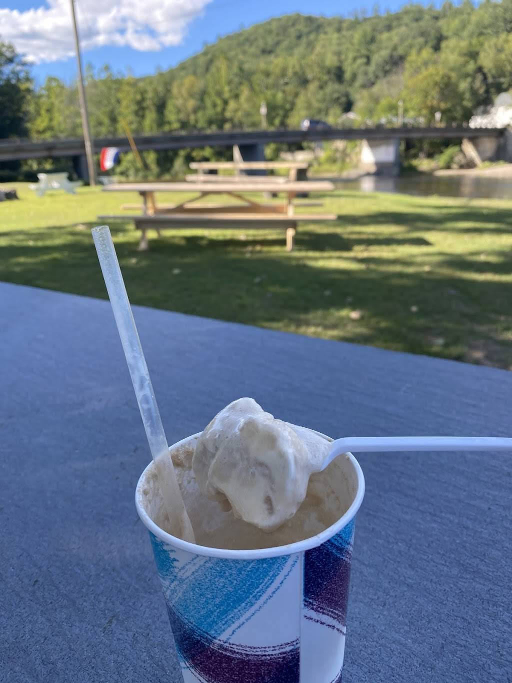 The Boathouse Galley | restaurant | 17 S River Rd, Charlemont, MA 01339, USA | 4133398478 OR +1 413-339-8478