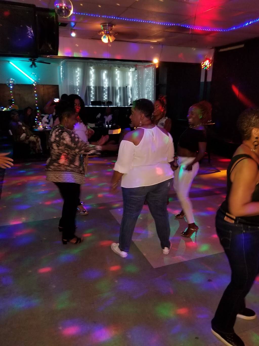 Images Restaurant & Entrnmnt | restaurant | 3940 Airline Blvd # 124, Chesapeake, VA 23321, USA | 7574884048 OR +1 757-488-4048