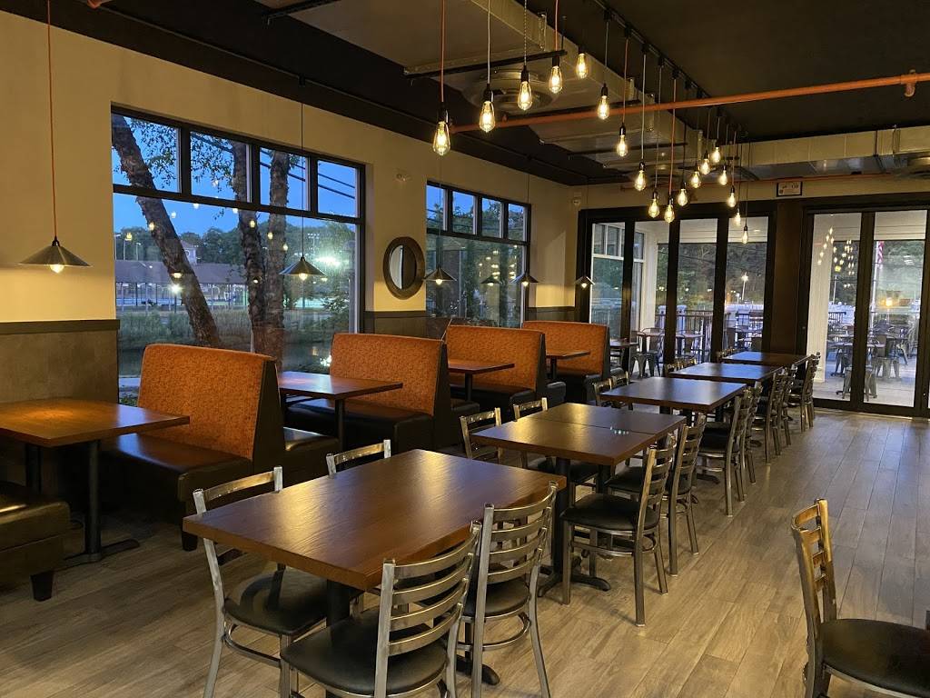 Flipside Burgers & Bar | restaurant | 1 Schooner Ln, Milford, CT 06460, USA | 2032837282 OR +1 203-283-7282