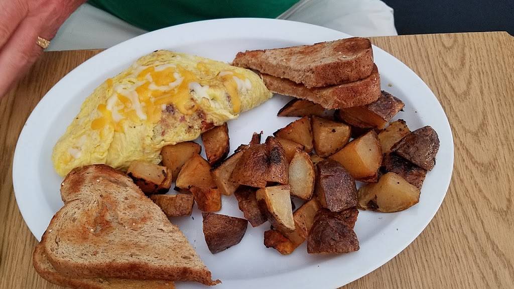 Friendly Tavern | restaurant | 18121 Gulf Blvd, Redington Shores, FL 33708, USA | 7273934470 OR +1 727-393-4470