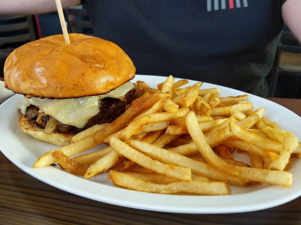 Public House La Jolla | restaurant | 830 Kline St, La Jolla, CA 92037, USA | 8585519210 OR +1 858-551-9210