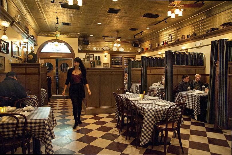 The Old Clam House | restaurant | 299 Bayshore Blvd, San Francisco, CA 94124, USA | 4158264880 OR +1 415-826-4880