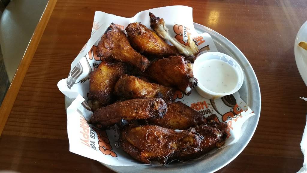 Hooters | restaurant | 850 I-10, Beaumont, TX 77707, USA | 4098929464 OR +1 409-892-9464