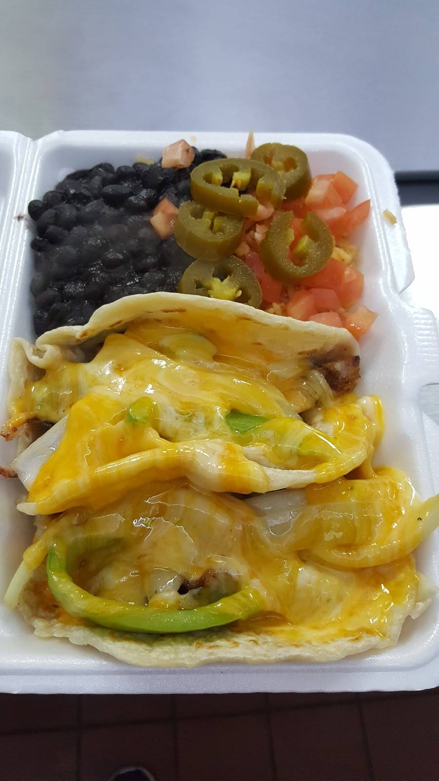 Lucky Fresh Tortillas | restaurant | 188-21 Union Tpke, Fresh Meadows, NY 11366, USA | 7182171088 OR +1 718-217-1088