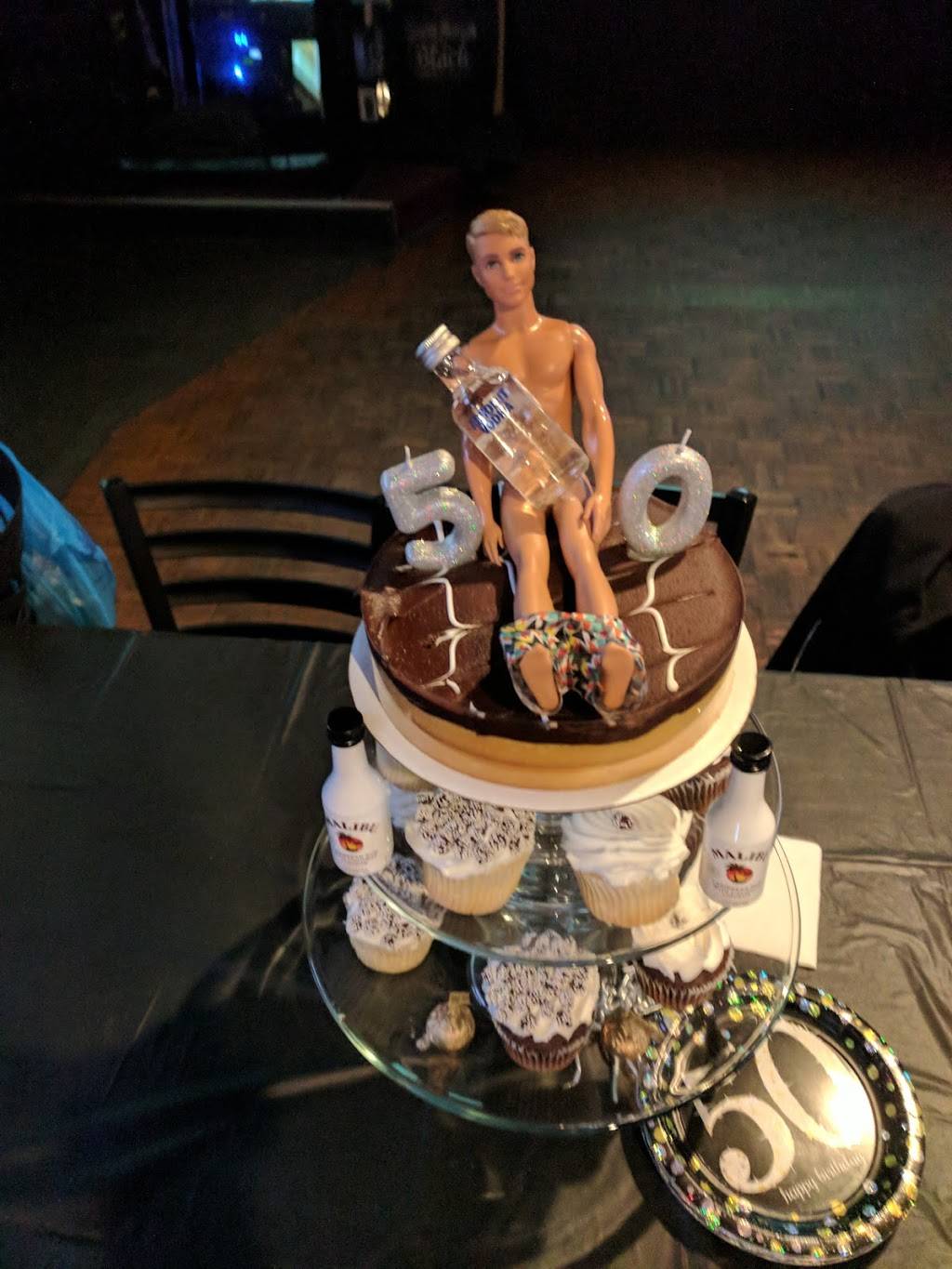 The Islander Bar & Grille | restaurant | 7581 Pearl Rd, Middleburg Heights, OH 44130, USA | 4402431292 OR +1 440-243-1292