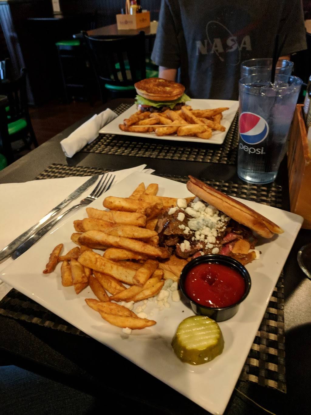 Tipping Chair Tavern | restaurant | 1783 Meriden-Waterbury Turnpike, Milldale, CT 06467, USA | 8604269688 OR +1 860-426-9688