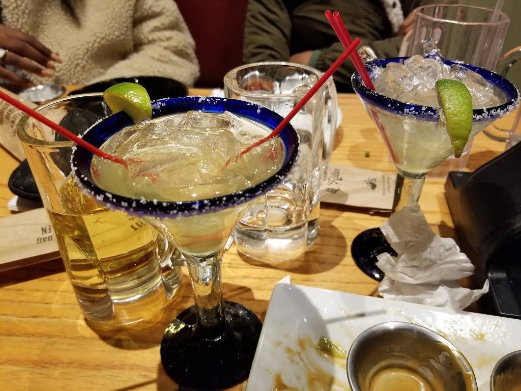 Chilis Grill & Bar | restaurant | 7810 Poplar Ave, Germantown, TN 38138, USA | 9017565203 OR +1 901-756-5203