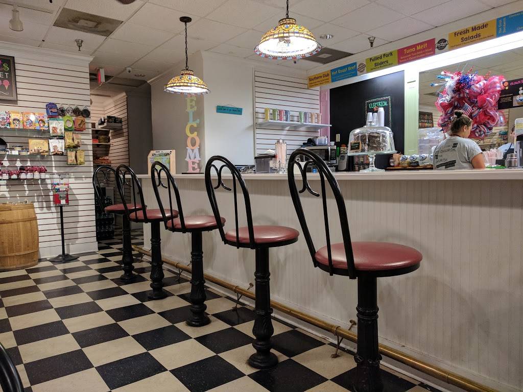 Southern Sweets Ice Cream & Sandwich Shop | restaurant | 917 Bay St F Old Bay Marketplace Hallway, Beaufort, SC 29902, USA | 8433790798 OR +1 843-379-0798