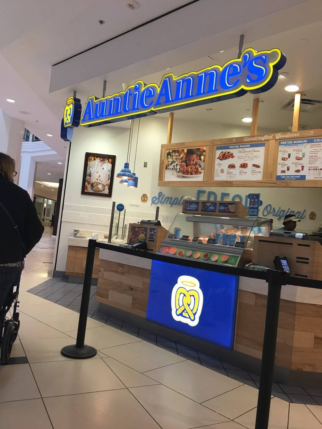 Auntie Annes | restaurant | 27204 Novi Rd, Novi, MI 48377, USA | 2486794398 OR +1 248-679-4398