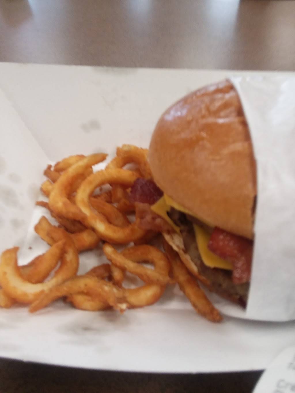 Hardees | restaurant | 7253 Moorefield Memorial Hwy, Liberty, SC 29657, USA | 8648436005 OR +1 864-843-6005