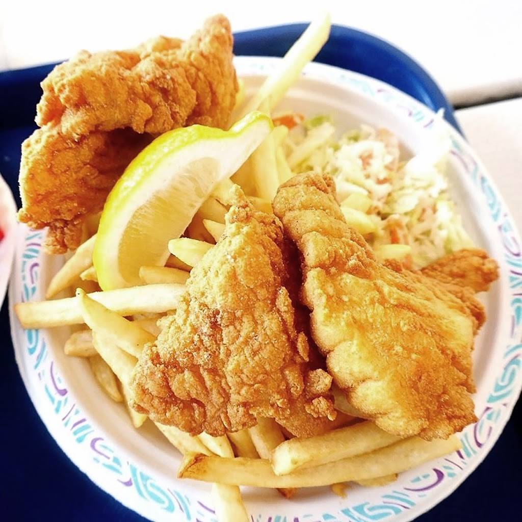 Macs On the Pier | restaurant | 265 Commercial St, Wellfleet, MA 02667, USA | 5083499611 OR +1 508-349-9611