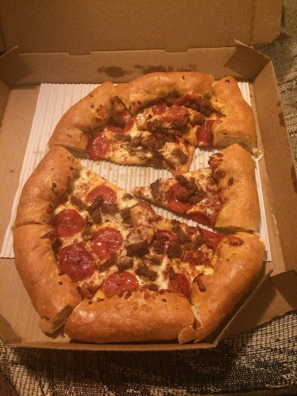 Pizza Hut | meal takeaway | 677 Main St, Bridgeport, OH 43912, USA | 7406351300 OR +1 740-635-1300