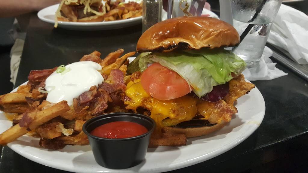 Red Stone Grill | restaurant | 120 Chestnut St, North Attleborough, MA 02760, USA | 5086951942 OR +1 508-695-1942