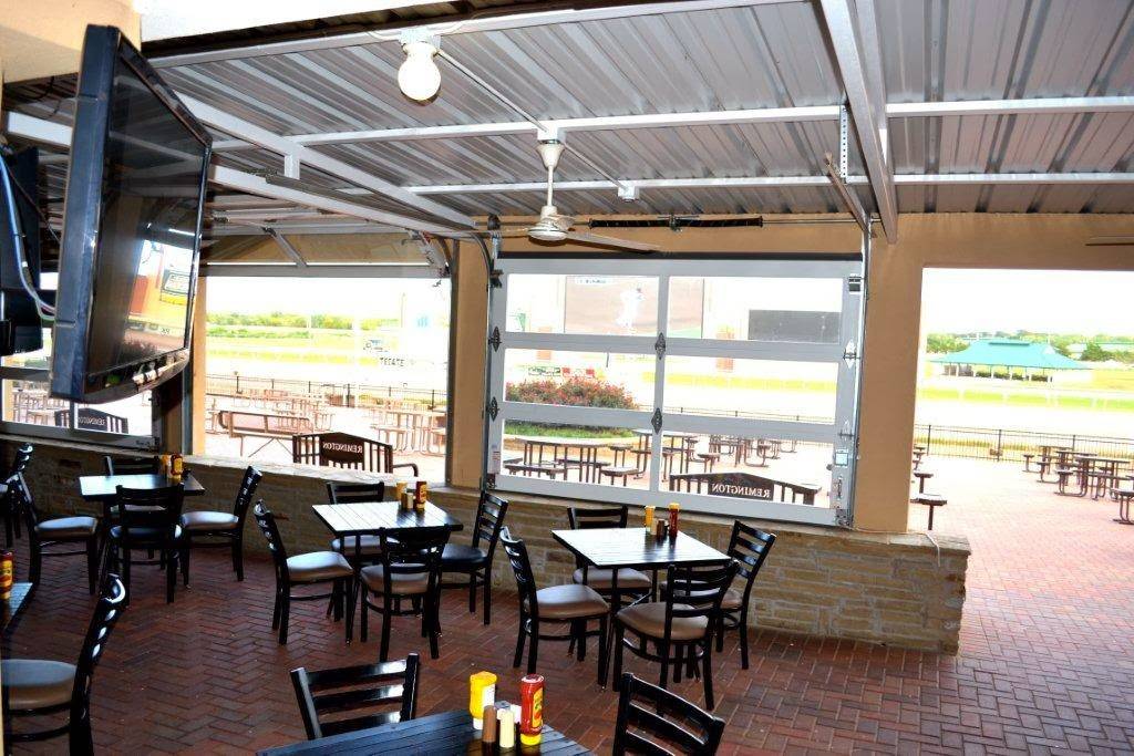 Henry Hudsons | restaurant | 1 Remington Pl, Oklahoma City, OK 73111, USA | 4054253225 OR +1 405-425-3225