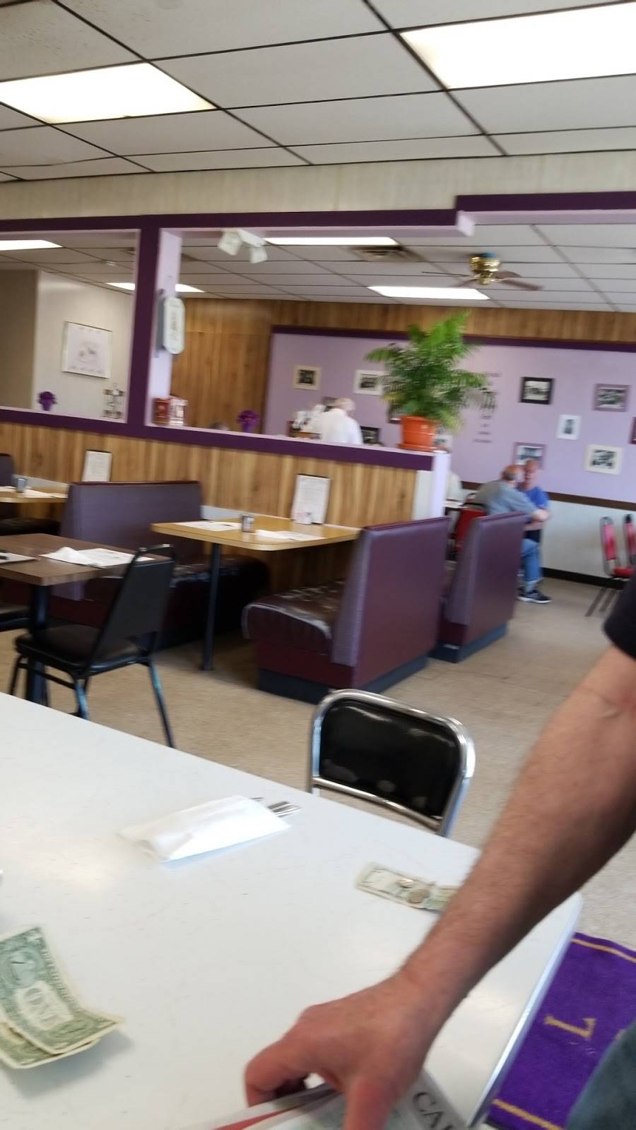 Carousel Coffee Shop LLC | restaurant | 190 Main St, Southington, CT 06489, USA | 8606280408 OR +1 860-628-0408