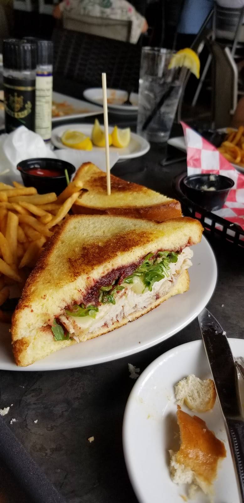 Brew Fish Bar and Grill | restaurant | 200 E McNab Rd, Pompano Beach, FL 33060, USA | 9544403347 OR +1 954-440-3347