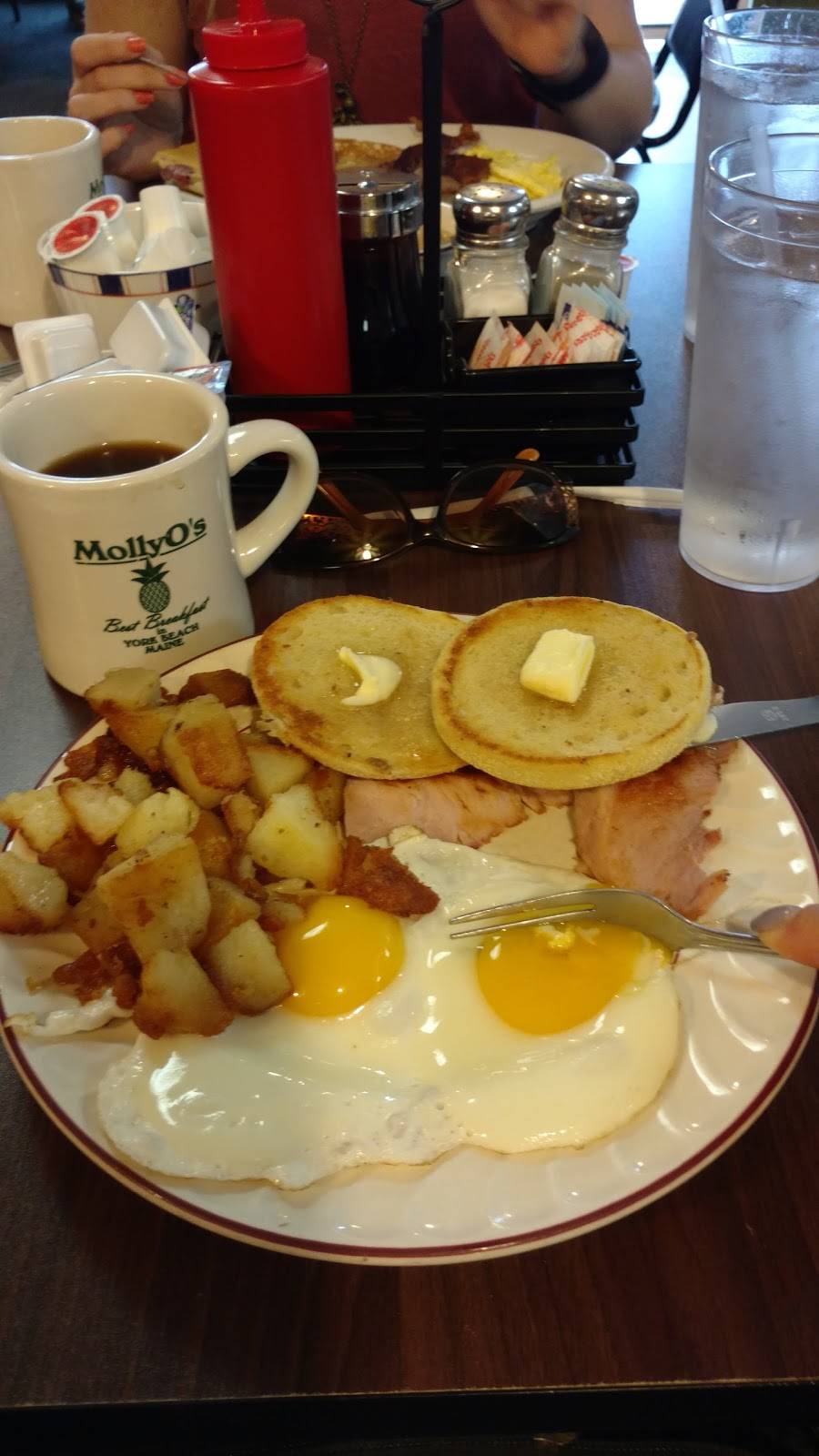 Molly-O’s | restaurant | 2 Main St, York, ME 03909, USA | 2076060762 OR +1 207-606-0762