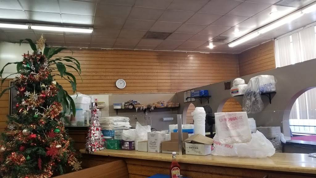 Moms Corned Beef House | restaurant | 2250 Airways Blvd, Memphis, TN 38114, USA | 9017443840 OR +1 901-744-3840