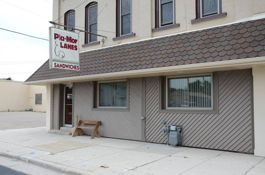 Pla-Mor Lanes | restaurant | 300 E Main St, Chilton, WI 53014, USA | 9208492131 OR +1 920-849-2131