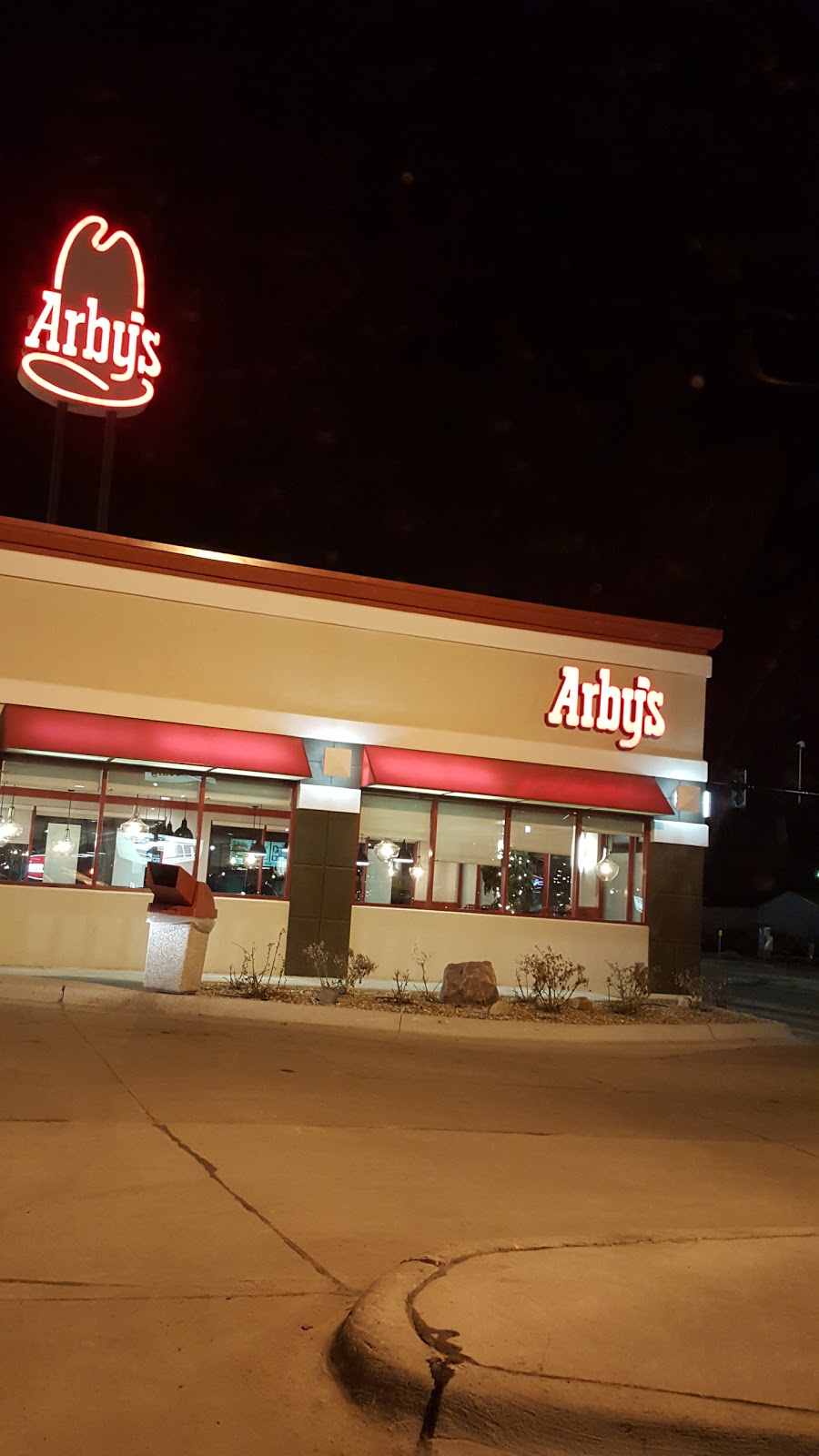Arbys | meal takeaway | 919 Gordon Dr, Sioux City, IA 51102, USA | 7122772525 OR +1 712-277-2525