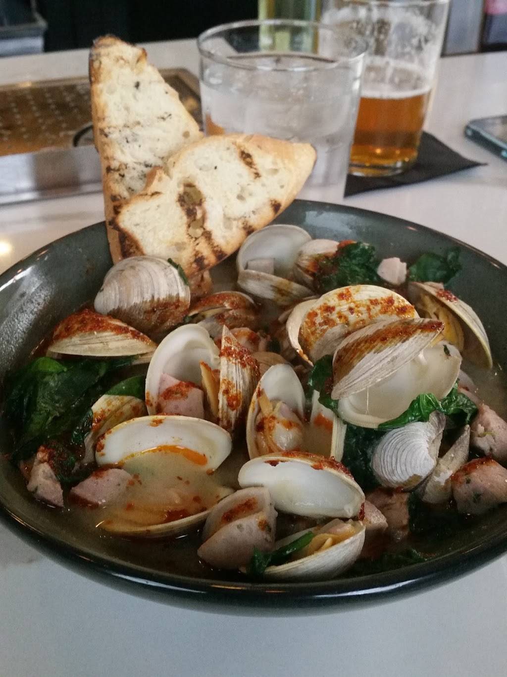 600 Kitchen & Bar | restaurant | 600 E Michigan Ave, Kalamazoo, MI 49007, USA | 2694432401 OR +1 269-443-2401