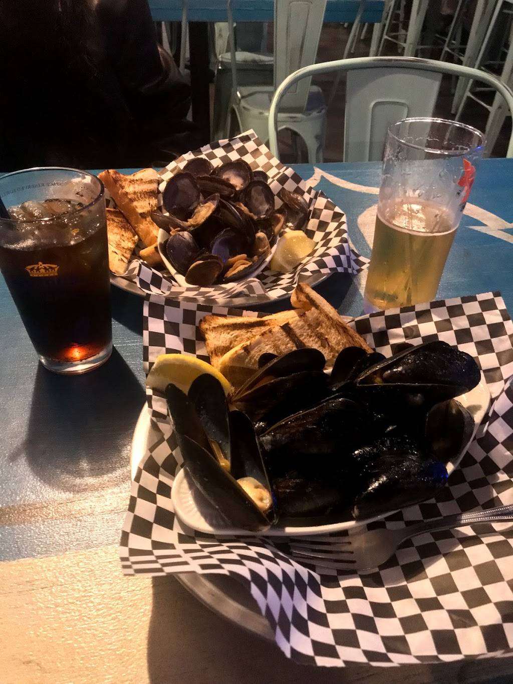 Tipsy tails | restaurant | 6325 Hollywood Blvd, Los Angeles, CA 90028, USA | 3236457992 OR +1 323-645-7992