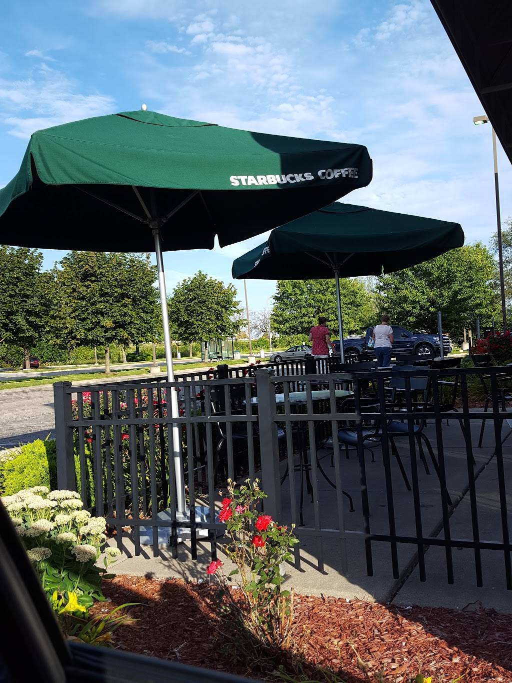 Starbucks | cafe | 2980 Deerfield Dr, Janesville, WI 53546, USA | 6087580268 OR +1 608-758-0268