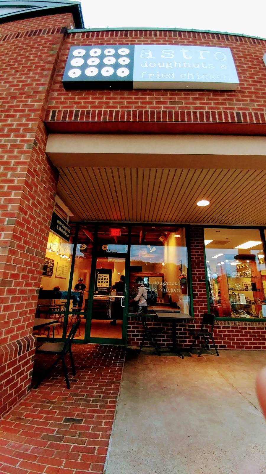 Astro Doughnuts & Fried Chicken | restaurant | 7511 Leesburg Pike #103, Falls Church, VA 22043, USA | 7033560800 OR +1 703-356-0800