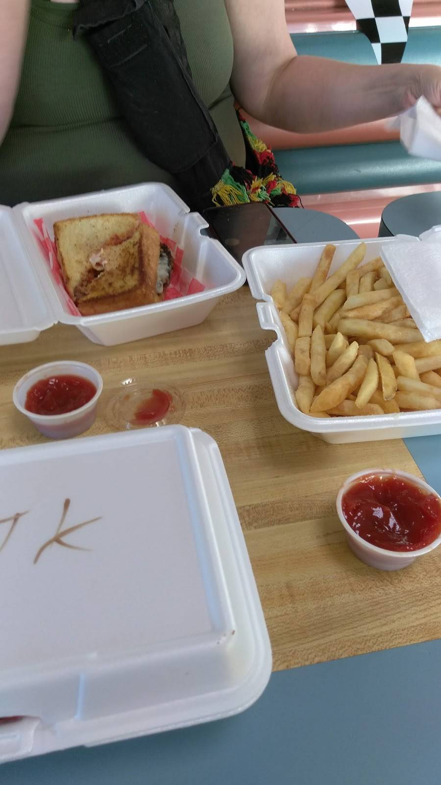 Archies South End | restaurant | 2631 Broadway St, Bay City, MI 48708, USA | 9897781954 OR +1 989-778-1954