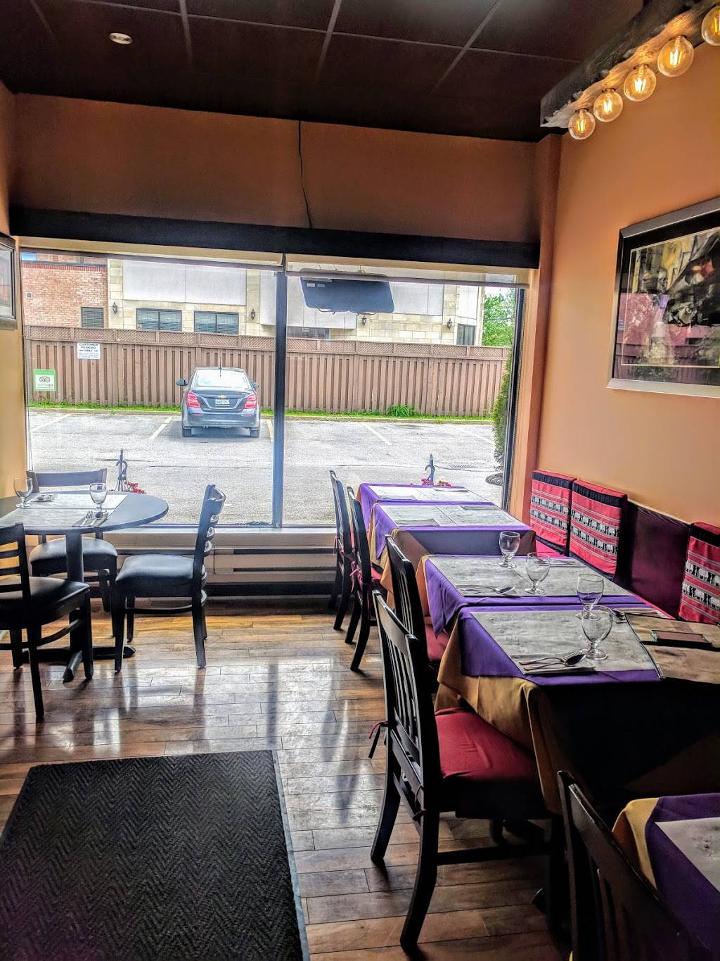 Thai Lanna Cuisine | restaurant | 2401 Bank St, Ottawa, ON K1V 8R9, Canada | 6132499524 OR +1 613-249-9524