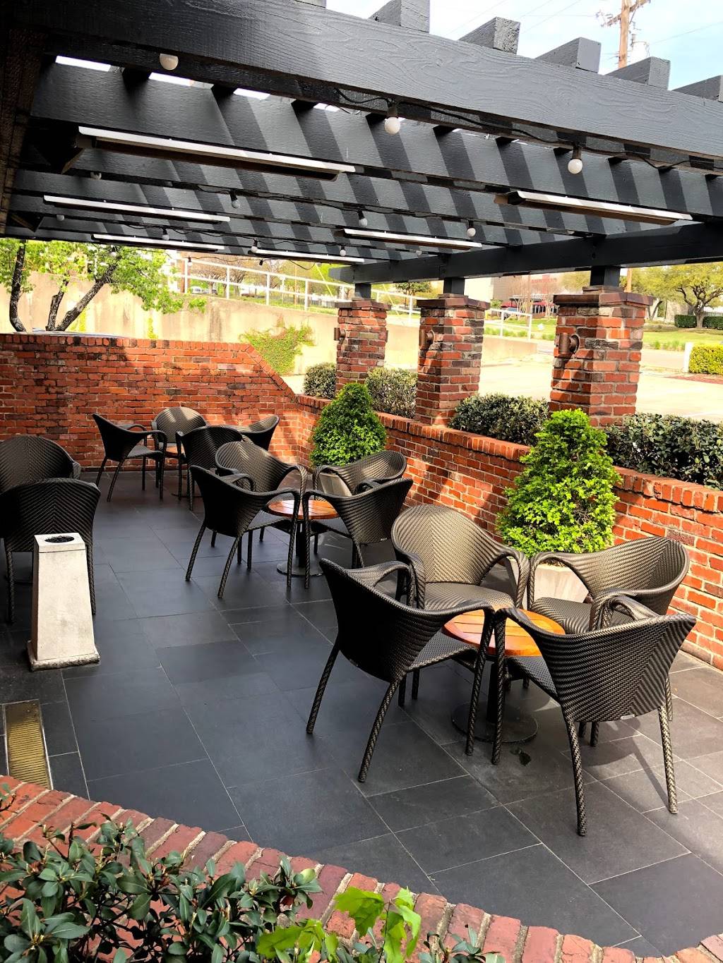 Houstons | restaurant | 5318 Belt Line Rd, Dallas, TX 75254, USA | 9729601752 OR +1 972-960-1752