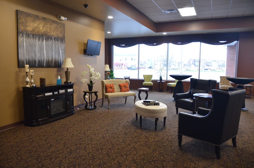 Farandas Banquets | restaurant | 302 Grove St, DeKalb, IL 60115, USA | 8159813304 OR +1 815-981-3304