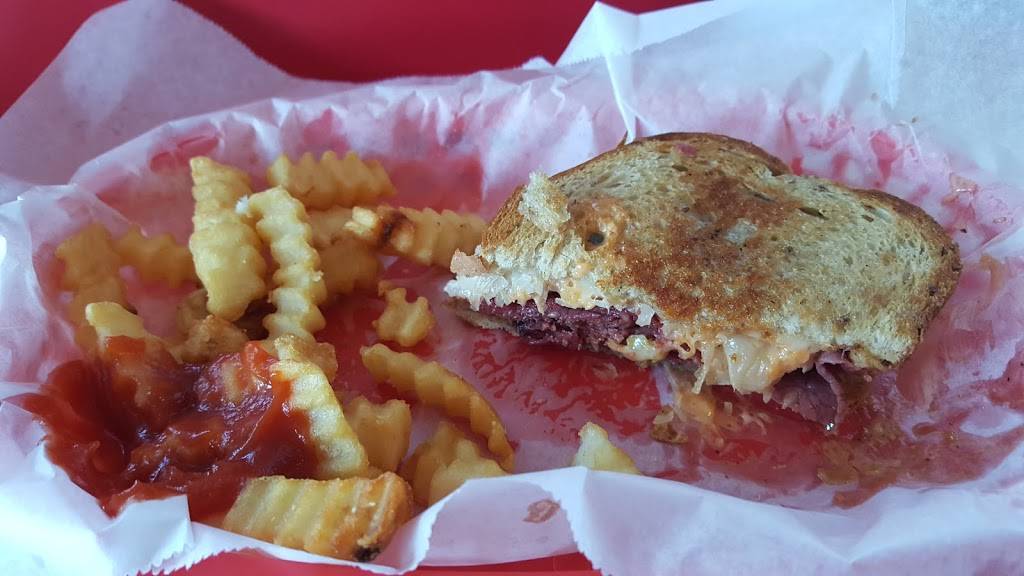 The Griffin Dog House | restaurant | 414 E Solomon St, Griffin, GA 30223, USA | 4702048169 OR +1 470-204-8169