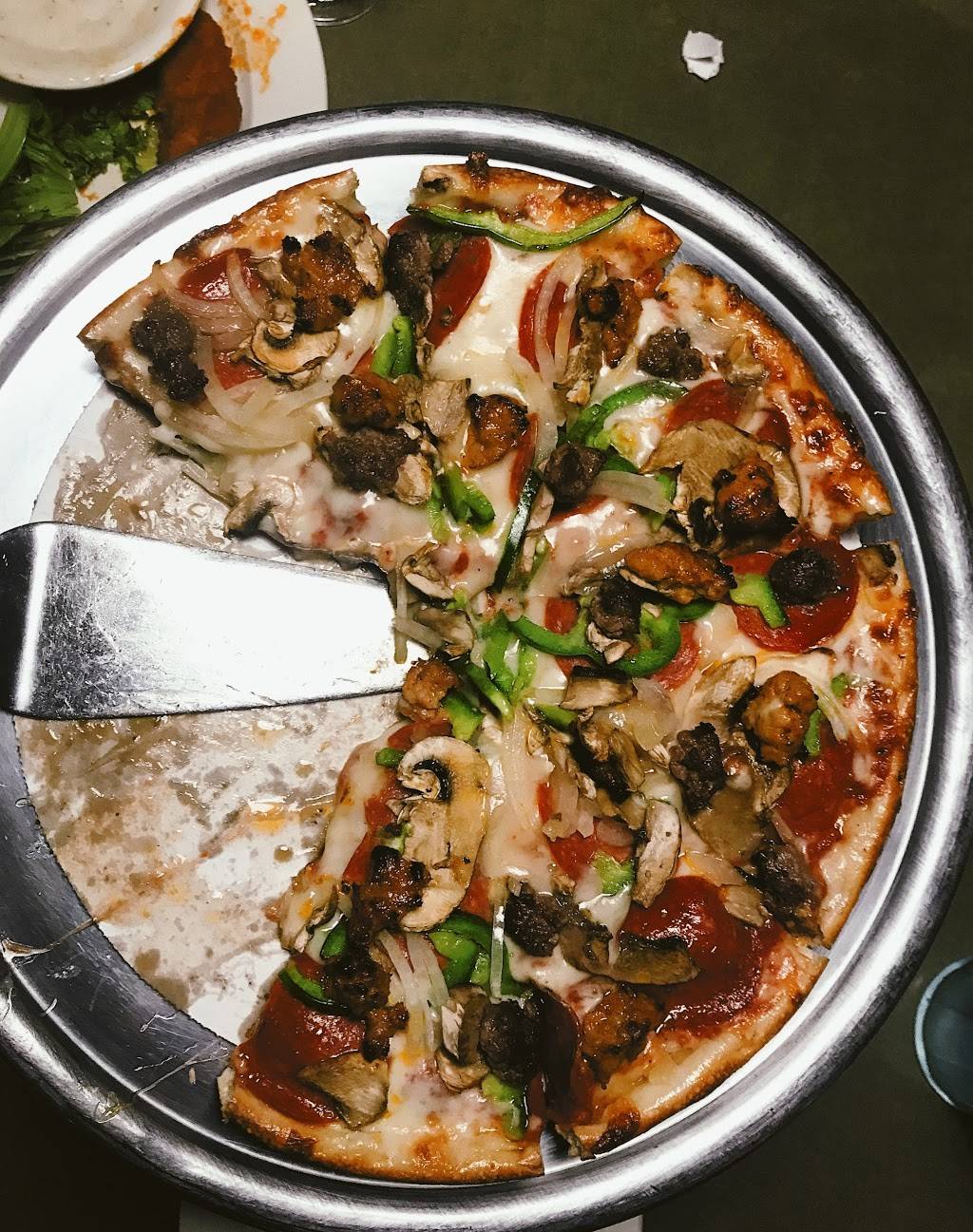 Savvis pizza restaurant | restaurant | 1555 Main St, East Hartford, CT 06108, USA | 8602893353 OR +1 860-289-3353