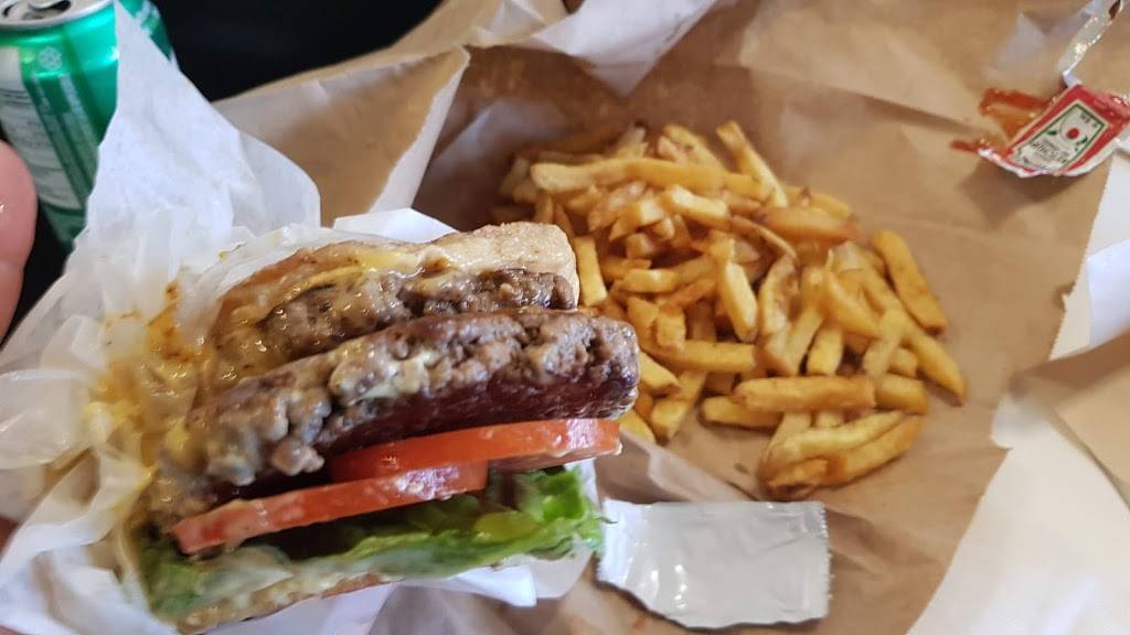 The Burgers Priest | restaurant | 3397 Yonge St, Toronto, ON M4N 2M7, Canada | 4164883510 OR +1 416-488-3510