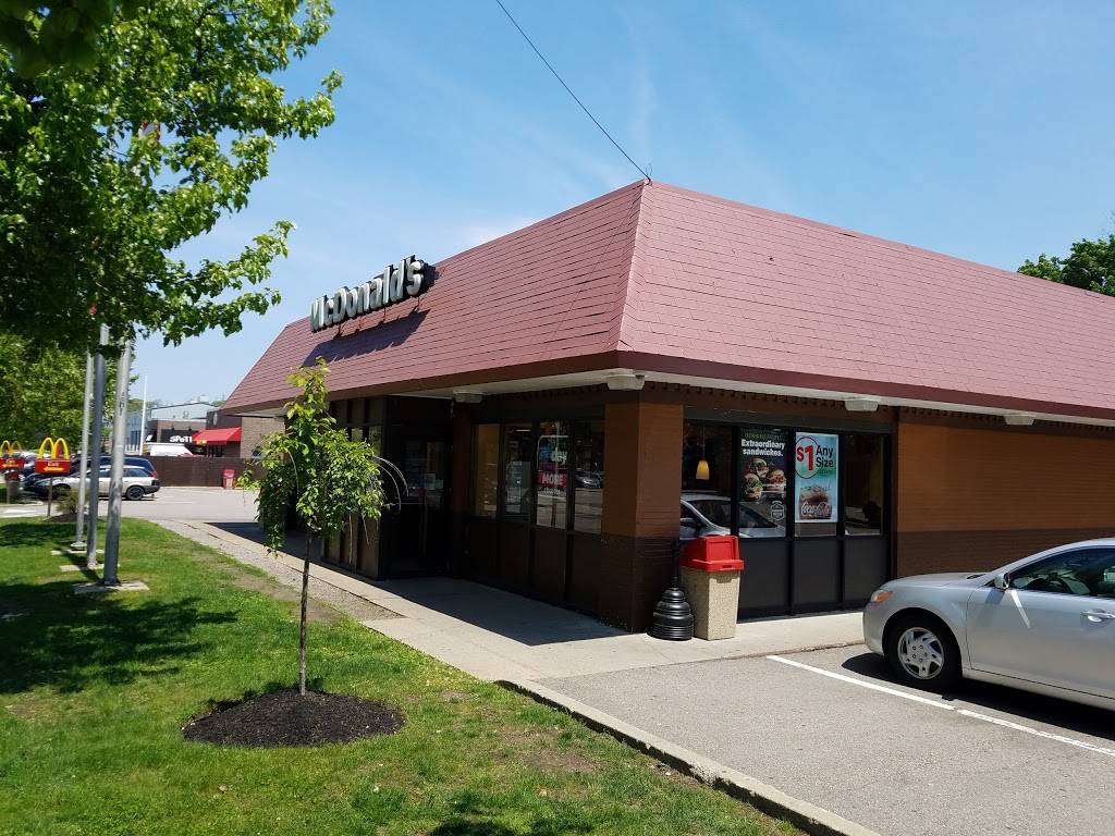 McDonalds | cafe | 32 Broadway, Norwood, MA 02062, USA | 7817694915 OR +1 781-769-4915
