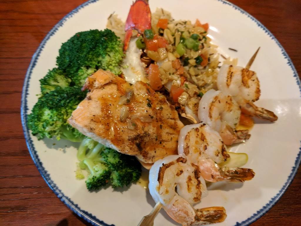 Red Lobster | restaurant | 2617 E 3rd St, Bloomington, IN 47401, USA | 8123329712 OR +1 812-332-9712