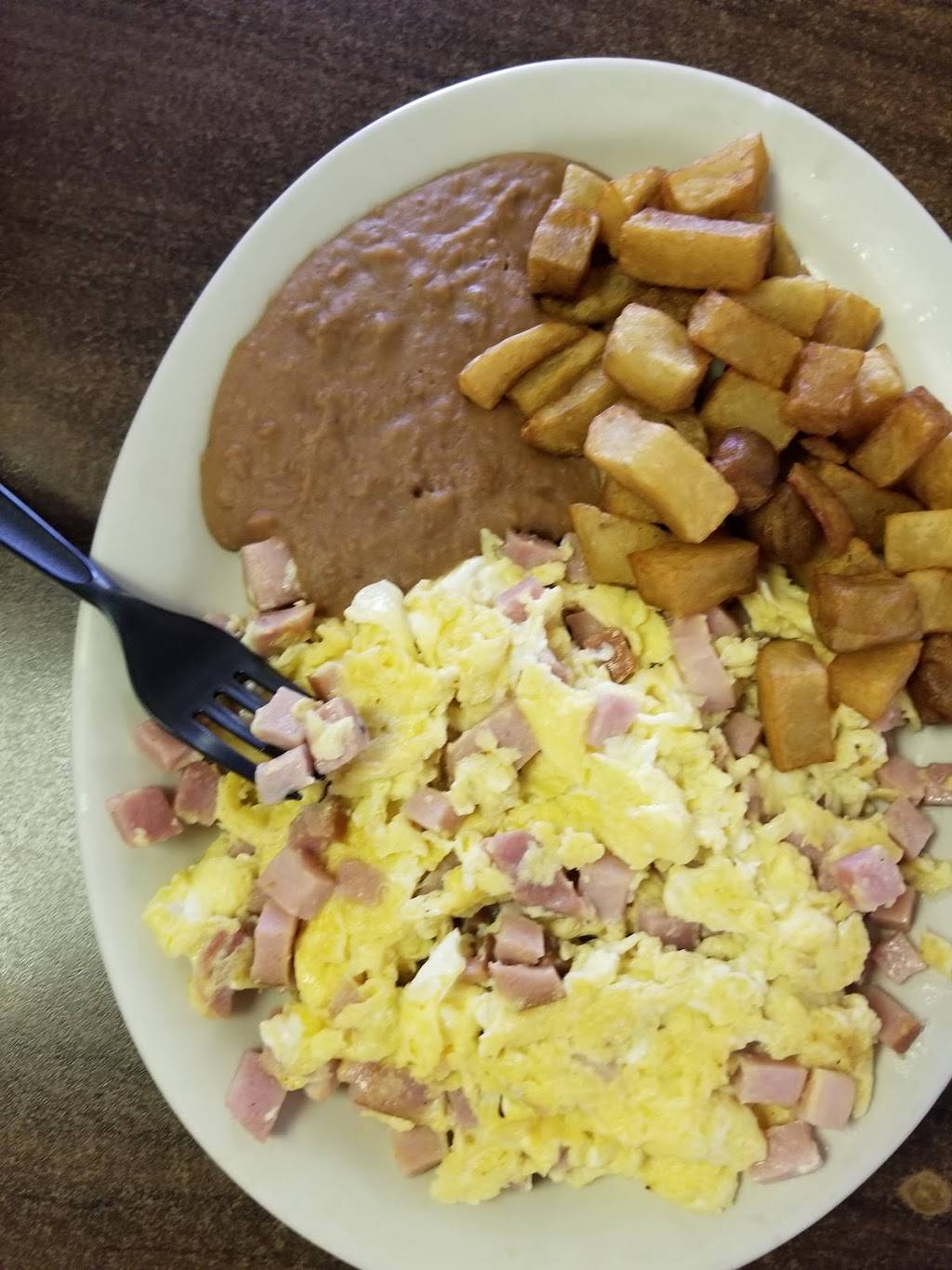 Los Compadres Mexican Seafood | restaurant | 7546 Marbach Rd, San Antonio, TX 78227, USA | 2106749881 OR +1 210-674-9881