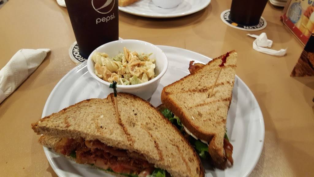 Iguanas Seafood Restaurant | restaurant | 303 Mallery St, St Simons, GA 31522, USA | 9126389650 OR +1 912-638-9650