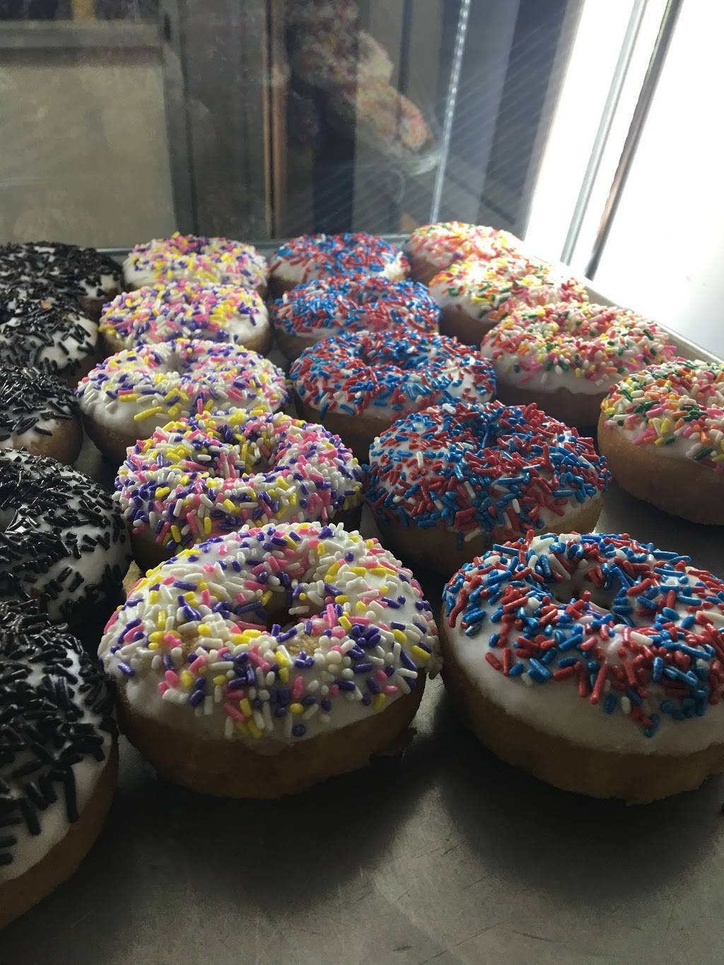 Donut Starr | bakery | 5972 Westminster Blvd, Westminster, CA 92683, USA | 7148924828 OR +1 714-892-4828