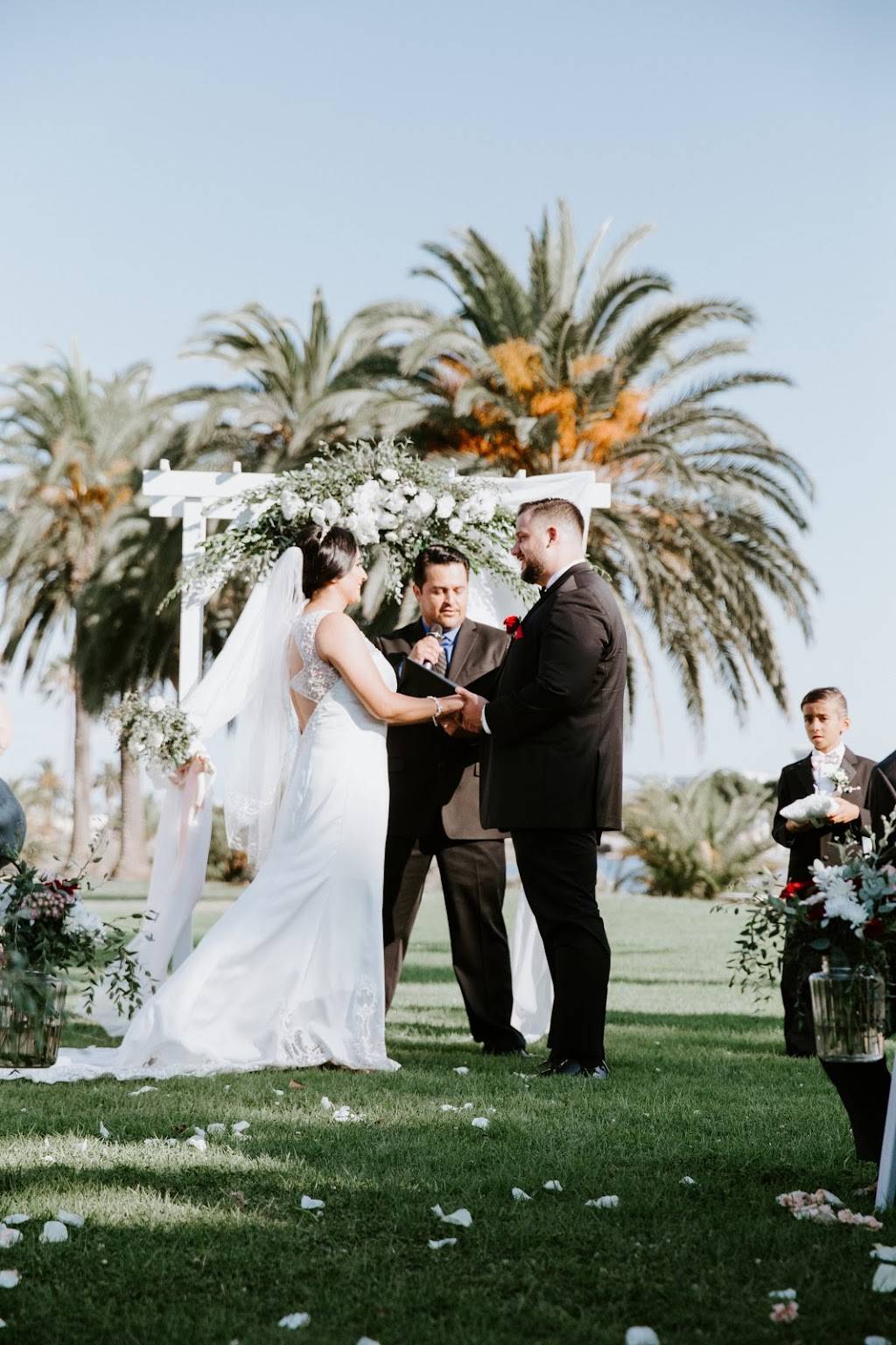 The Bay View Restaurant | restaurant | Neville Rd, San Diego, CA 92140, USA | 6197256211 OR +1 619-725-6211