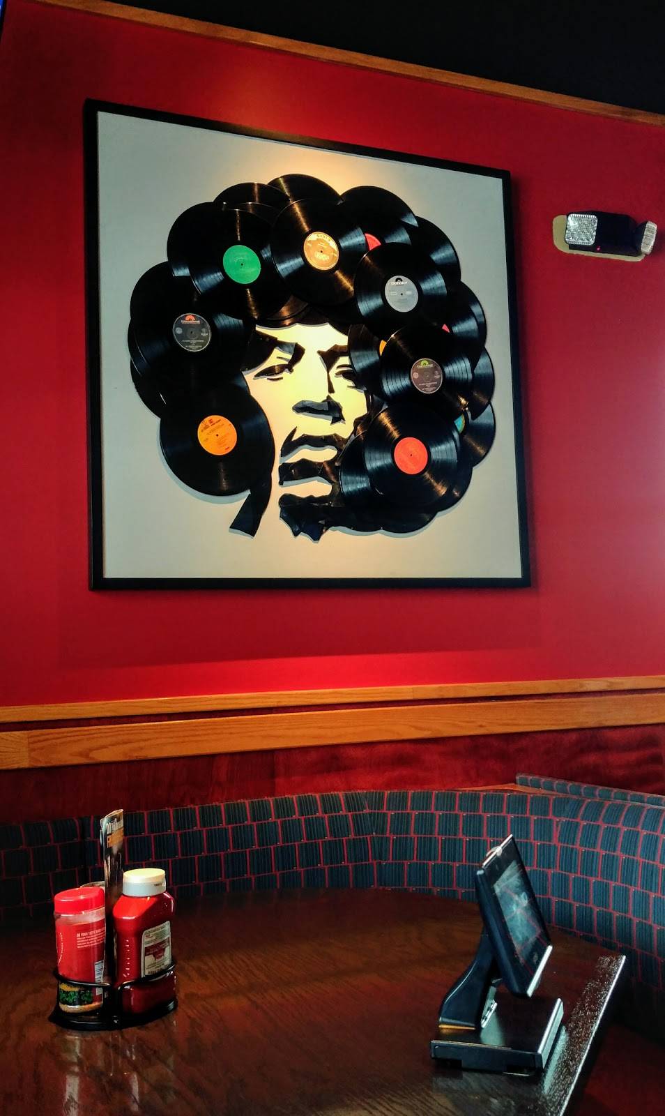 Red Robin Gourmet Burgers and Brews | restaurant | 719 N 10th St, Renton, WA 98057, USA | 4252710433 OR +1 425-271-0433