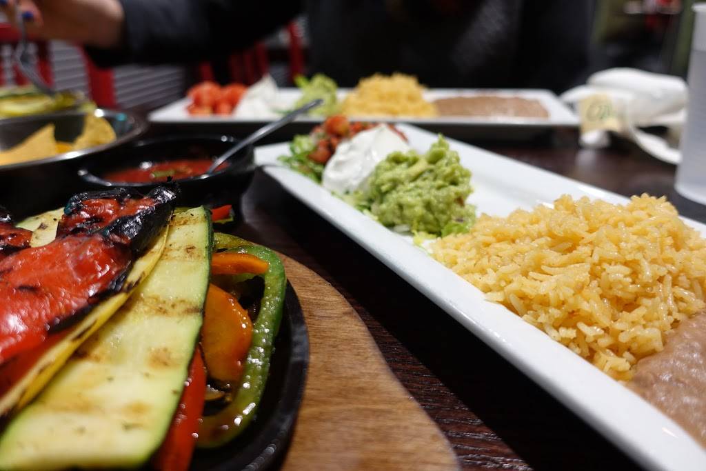 Burrito Parrilla Mexicana - CS | restaurant | 415 S Schmale Rd, Carol Stream, IL 60188, USA | 6307657770 OR +1 630-765-7770