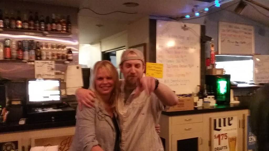 Canary Inn Bar & Grill | restaurant | 506 Center St, North Muskegon, MI 49445, USA | 2317442381 OR +1 231-744-2381