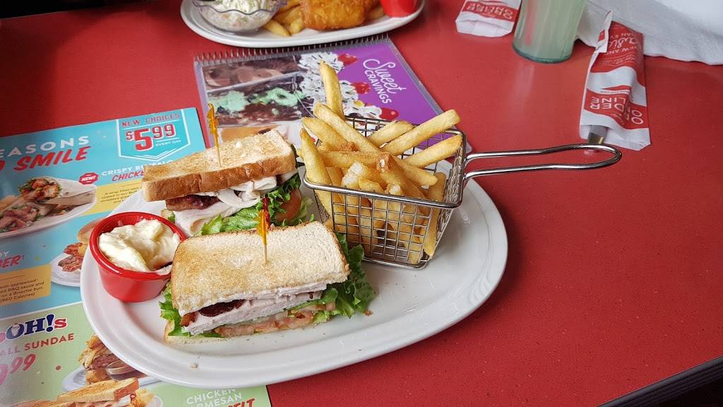 Friendlys | restaurant | 145 Housatonic St, Lee, MA 01238, USA | 4132433535 OR +1 413-243-3535