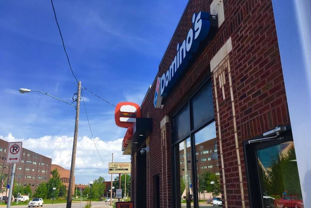 Dominos Pizza | meal delivery | 215 SE Oak St, Minneapolis, MN 55414, USA | 6123313030 OR +1 612-331-3030