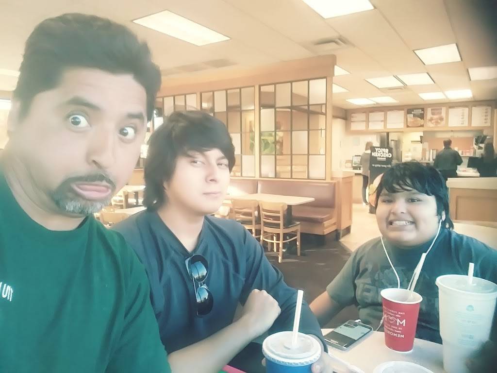 Wendys | restaurant | 2045 Village Dr, Leeds, AL 35094, USA | 2056403533 OR +1 205-640-3533