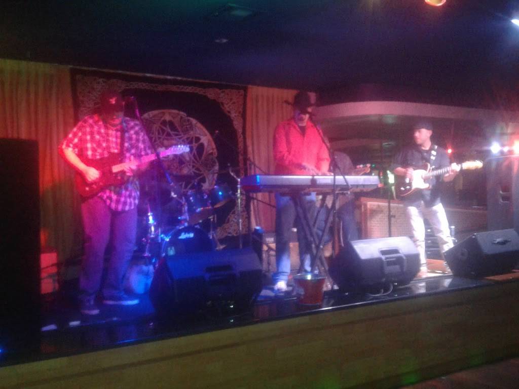 Capri Bar and Grill | restaurant | 18690 CA-88, Lockeford, CA 95237, USA | 2097275533 OR +1 209-727-5533