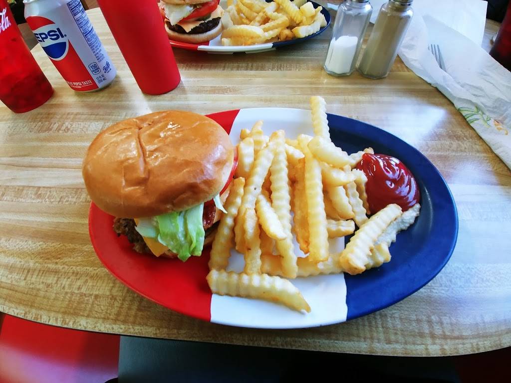 Gold Ring Diner | restaurant | 835 W Russell St, Elkhorn City, KY 41522, USA | 6067547993 OR +1 606-754-7993